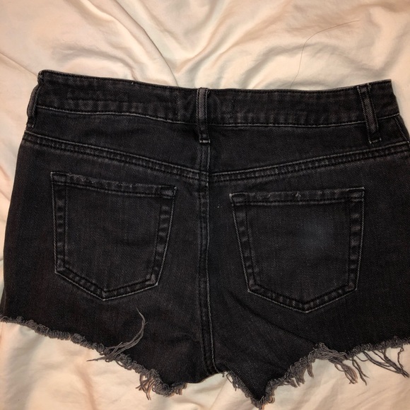 High wasted black denim ripped shorts - Picture 3 of 3